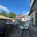 Villa Geshahillpark 32 *