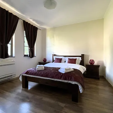 Villa Geshahillpark 32 *